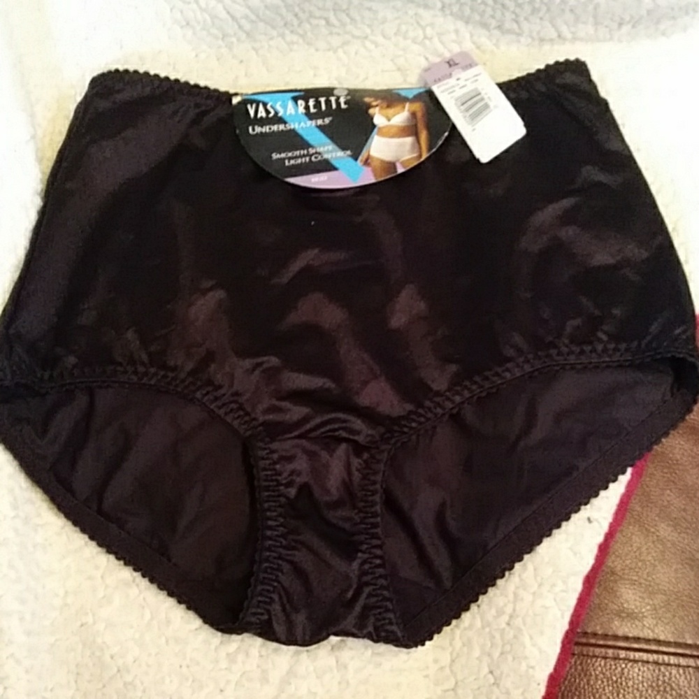 NWT Vassarette Undershapers Brief style# 40001